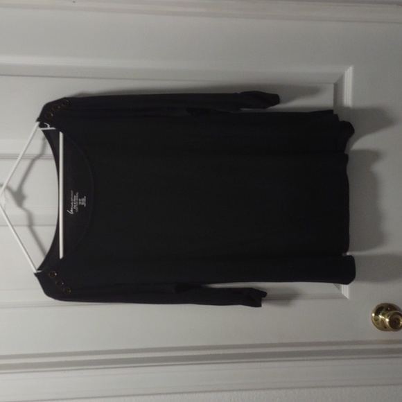 Great everyday shirt with flair - Picture 1 of 5